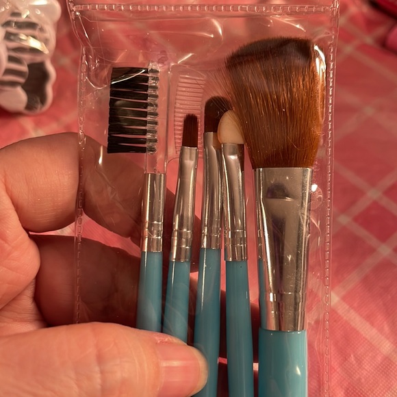 🎈SALE🎈🎀#12.MAKEUP BUNDLE🎀 - Picture 6 of 11